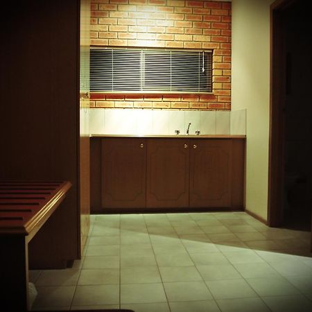 Eltham Motor Inn Мельбурн Екстер'єр фото
