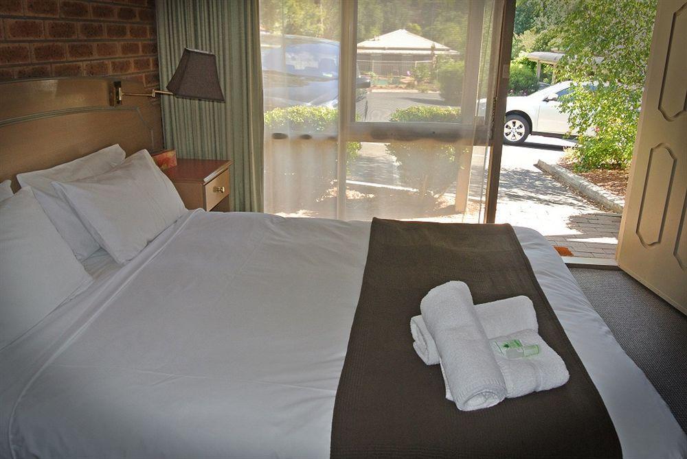 Eltham Motor Inn Мельбурн Екстер'єр фото