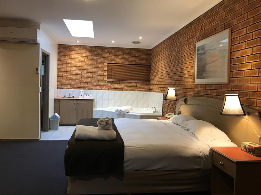 Eltham Motor Inn Мельбурн Екстер'єр фото