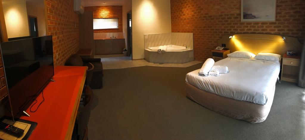 Eltham Motor Inn Мельбурн Екстер'єр фото