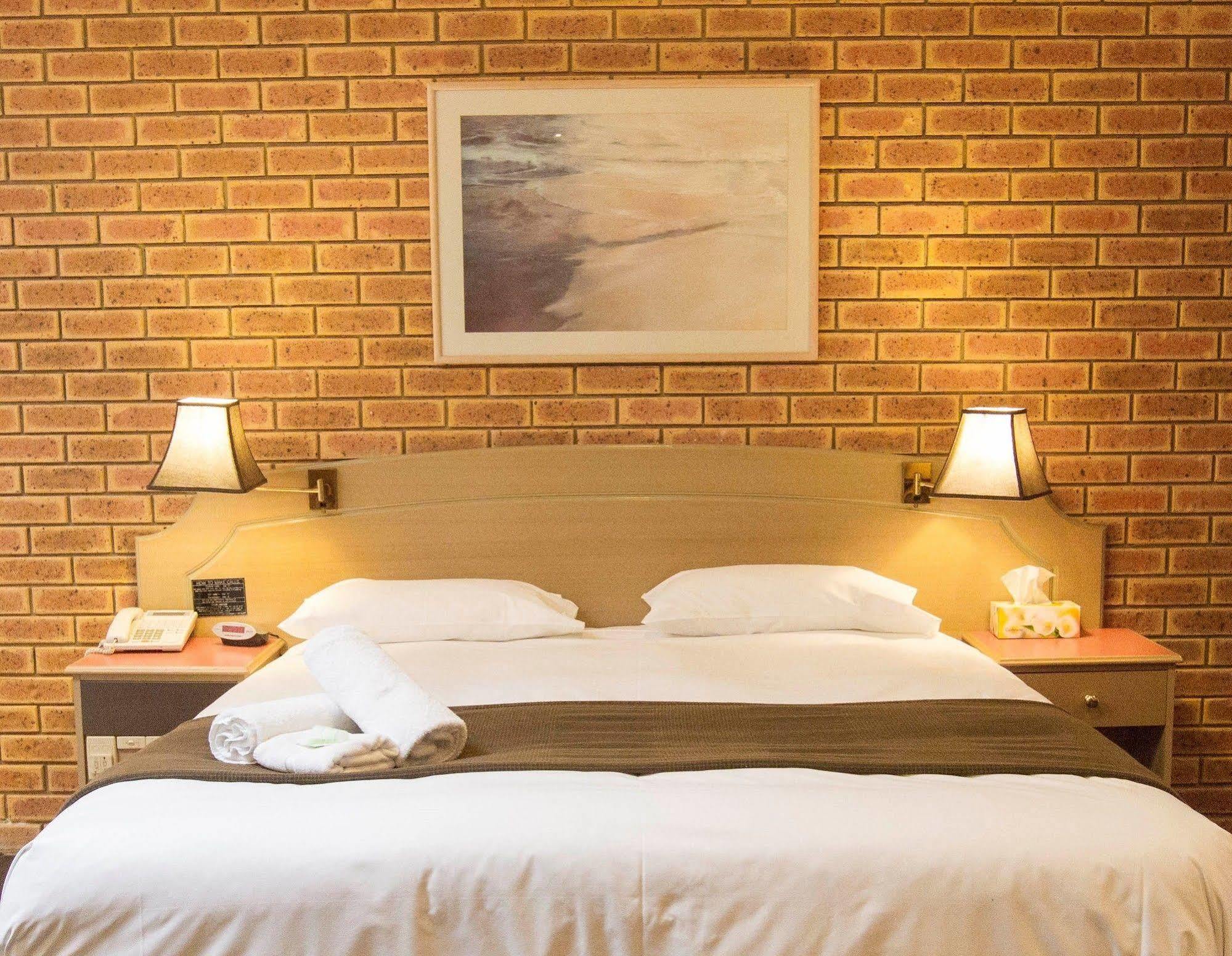Eltham Motor Inn Мельбурн Екстер'єр фото