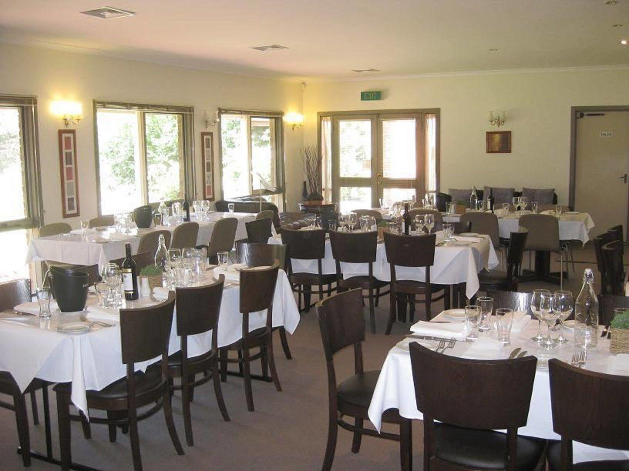 Eltham Motor Inn Мельбурн Екстер'єр фото